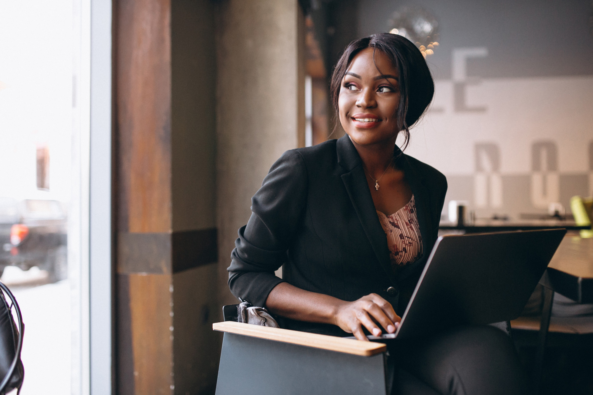 An illustration of a professional female consultant ready to give out expert advice to businesses